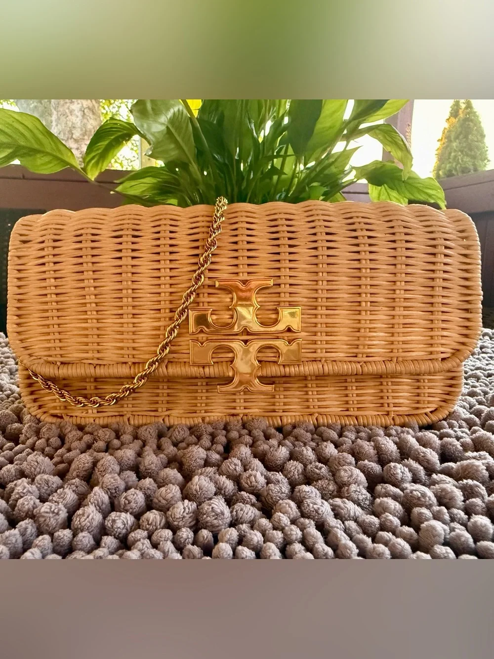 Tory Burch Natural Woven Rattan Shoulder Bag with Gold Logo - Picture 1 of 5